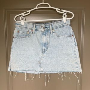 Levi’s size 28 denim mini skirt light wash